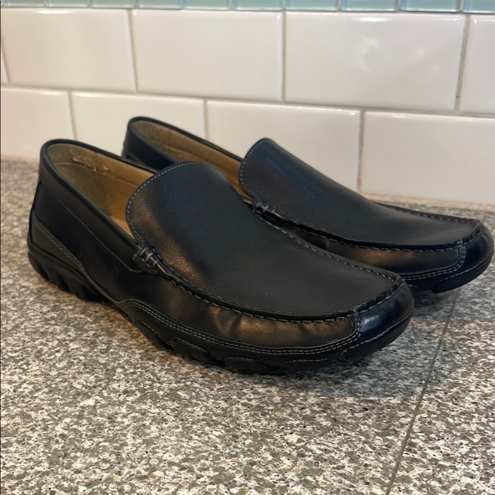 New Kenneth Cole Black Leather Slip-On Loafers